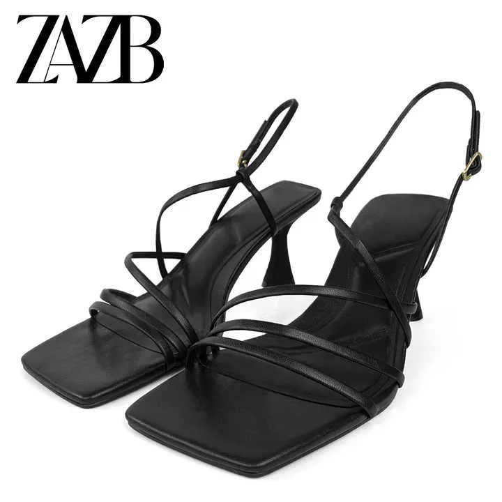 أحذية بكعب عالٍ من الجلد -  high-heeled leather shoes