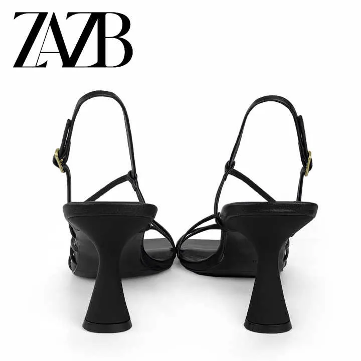 أحذية بكعب عالٍ من الجلد -  high-heeled leather shoes