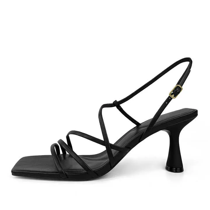 أحذية بكعب عالٍ من الجلد -  high-heeled leather shoes