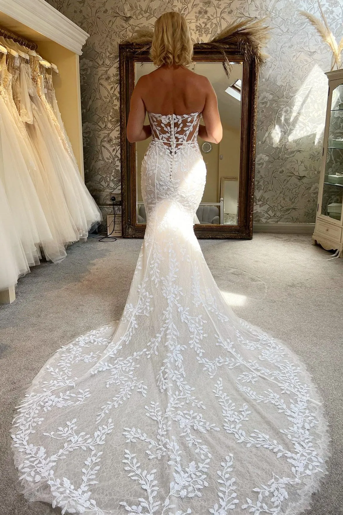 Ivory Lace Strapless Trumpet Long Wedding Dress