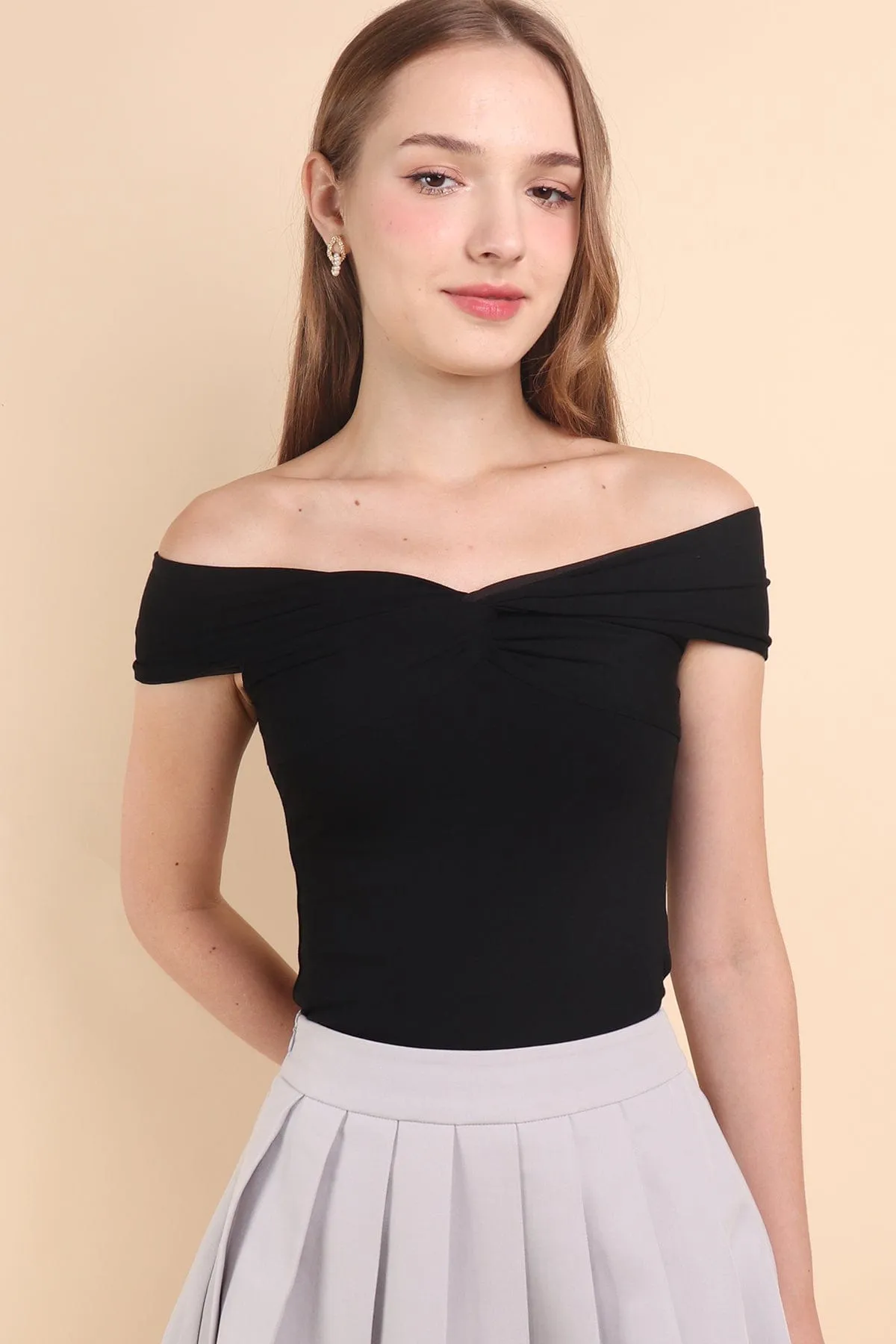 KERRA TWIST KNOT TOP IN BLACK